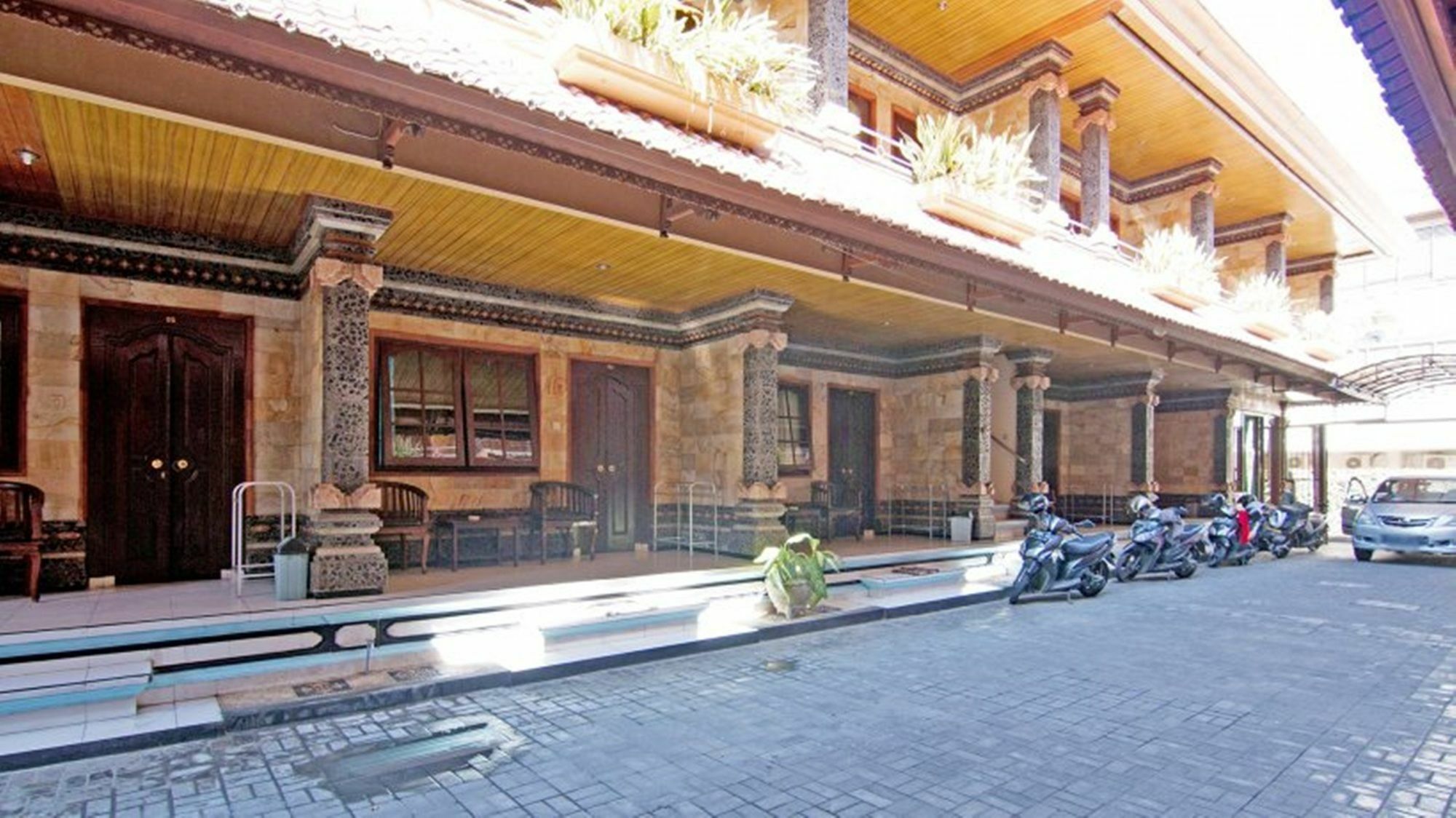 Segara Sadhu Inn Kuta By Ecommerceloka Екстер'єр фото